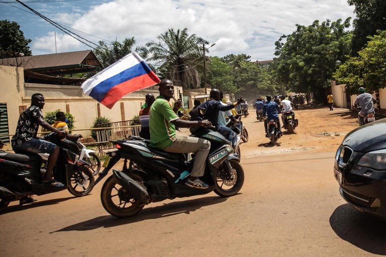 Pelo Menos 39 Civis Mortos em Atentados Junto à Fronteira com Burkina Faso
